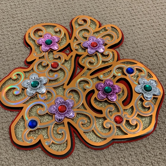 Chinese wall decorations. Laser cut paper cutout of the word Happiness - Picture 2 of 7